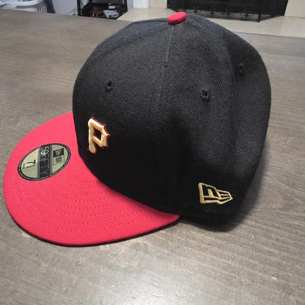 New‎ Era 59FIFTY Pittsburgh Pirates Official On-Field Fitted Cap 7-1/2 Black/Red